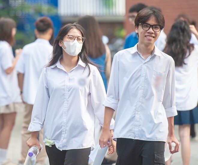 Các thí sinh có mặt tại điểm thi từ rất sớm, thoải mái bước vào kỳ thi quan trọng