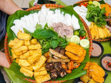 Những quán bún đậu chuẩn vị Hà Nội: Dùng đậu làng Mơ chính hiệu, menu topping hấp dẫn, khách xếp hàng cả tiếng chờ ăn