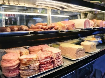 5 quán bánh mì cổ nhất Hà Nội, 80 năm giữ công thức đẫm nhân full topping, giá 120.000 đồng/chiếc vẫn đắt hàng