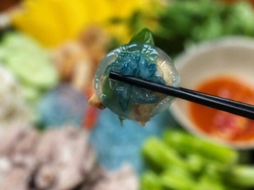 Món giải nhiệt mùa hè được mệnh danh là sashimi xứ Huế, nhìn thấy ghê mà ăn siêu cuốn, càng bán vỉa hè càng đông khách
