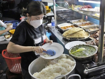 6 địa chỉ ăn uống xuyên đêm ở Sài Gòn, có quán cơm tấm ma, tiệm mì 65 năm không ngủ, cháo 70k/tô vẫn đông nườm nượp
