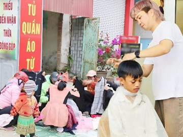 Gặp anh thợ cắt tóc miền xuôi 8 năm mang shopping 0 đồng đến với bà con vùng núi: Tôi vui vì tủ quần áo chưa bao giờ vơi