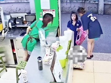 Thấy bé gái đi ngang qua quán ướt nhẹp, các nhân viên đã có hành động đẹp: Mưa thì lạnh chứ lòng người vẫn ấm