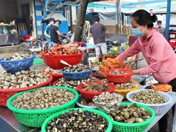 Cầm 200k ăn sập thiên đường ốc Sài Gòn, quán lớn quán nhỏ món gì cũng có, chỗ nào cũng đông nghẹt 