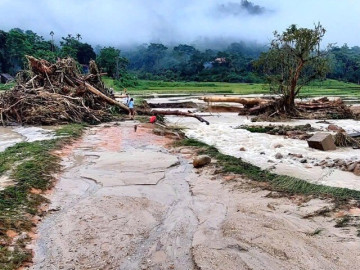Lũ quét trong đêm khiến bản làng miền núi Nghệ An thiệt hại nặng nề