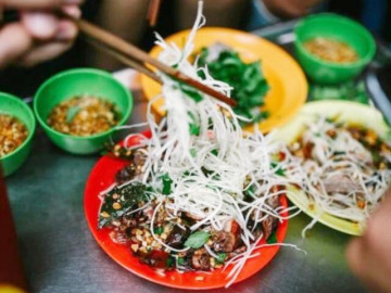 Đi Tìm Điểm Bán Món Nộm Đông Nhất Hà Nội Dịp Hè, Có Quán Nộm Tá Lả Hơn 10 Năm Đắt Khách Vì Ngon Bổ Rẻ