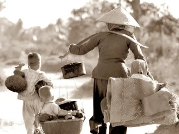 Tưởng bị mẹ bán đi, đứa con tội nghiệp sống trong tủi hờn suốt 50 năm, ngày đoàn tụ nghẹn ngào nói lời xin lỗi