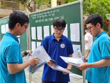 Hàng vạn thí sinh vượt ‘cửa ải’ cuối của kỳ thi vào lớp 10 ở Hà Nội