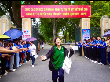 Sĩ tử Hà Nội vỡ òa cảm xúc sau khi hoàn thành kỳ thi vào lớp 10