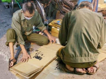 Cụ ông nhặt rác mưu sinh ở Hà Nội và câu chuyện cảm động phía sau, đâu ai muốn là gánh nặng cho con cái