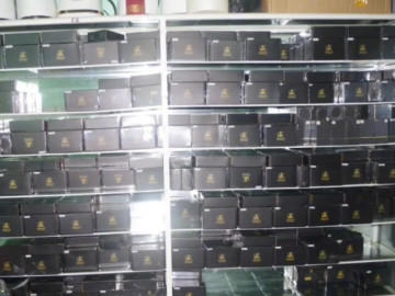 Cận cảnh cơ sở sản xuất nước hoa giả Made in Dubai