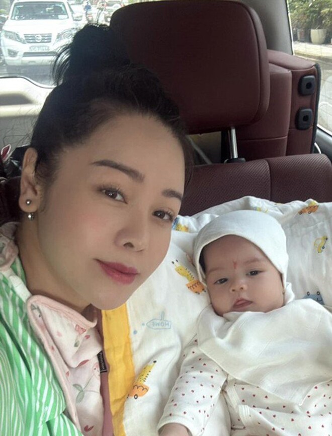 Nữ diễn viên thường xuyên đăng ảnh chụp cùng con gái.