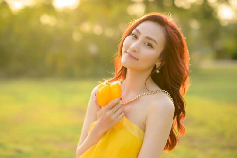 Ngân Khánh hoạt động năng nổ ở vai trò ca sĩ, diễn viên, người mẫu ảnh.