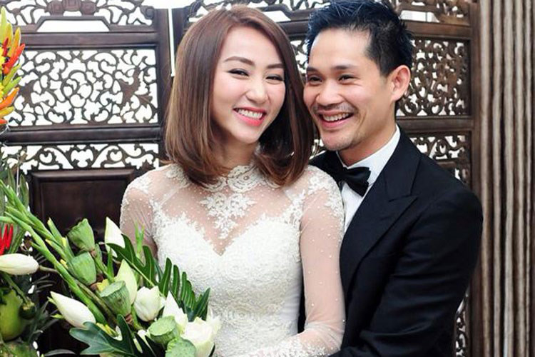 Nữ diễn viên và ông xã doanh nhân hạnh phúc trong ngày chung đôi.