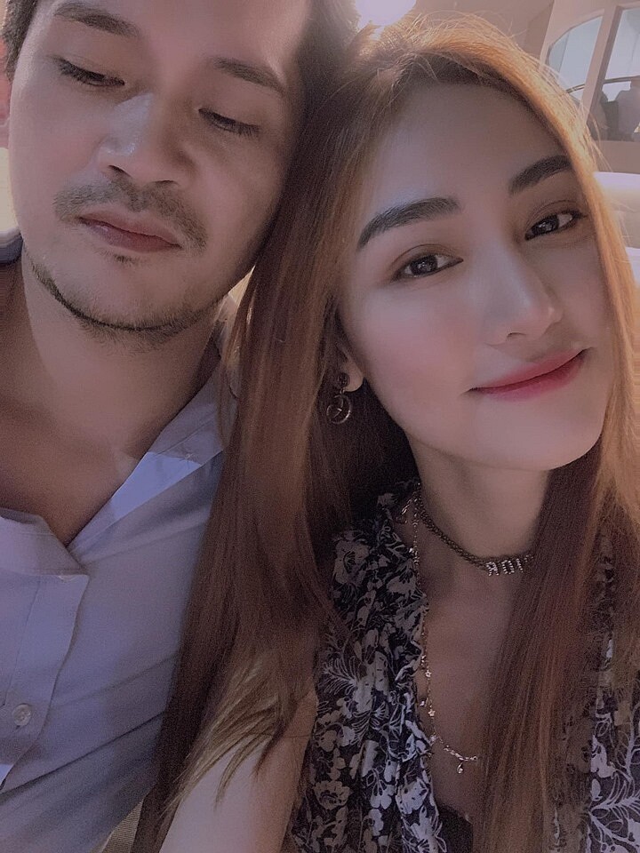 Cặp đôi hạnh phúc dù mong mỏi con sau 10 năm kết hôn.