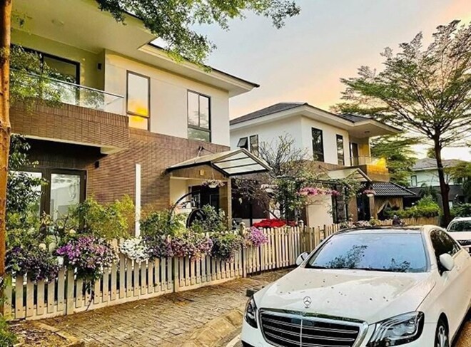 Bên ngoài căn biệt thự hàng chục tỷ đồng của Nhật Kim Anh.