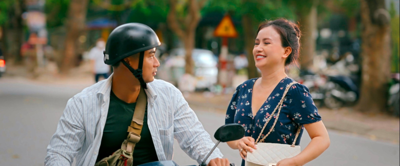 Hoàng Yến trong vai cô bán trà đá của Làng Trong Phố.