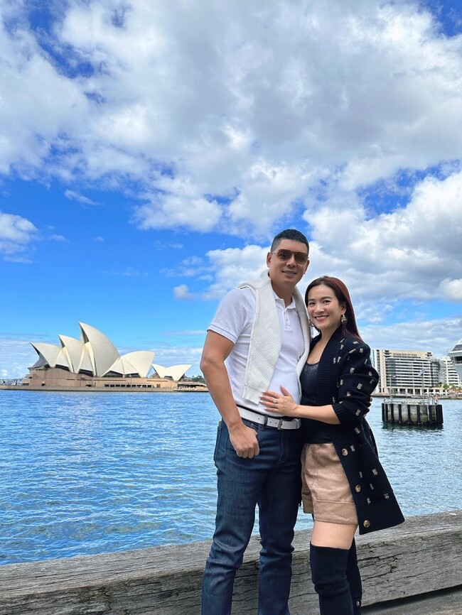 Trước những tin đồn tình cảm của ông xã, Anh Thơ thường lựa chọn im lặng.