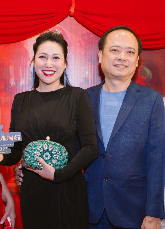 Bạn trai tháp tùng Phi Thanh Vân tham gia sự kiện gần đây.
