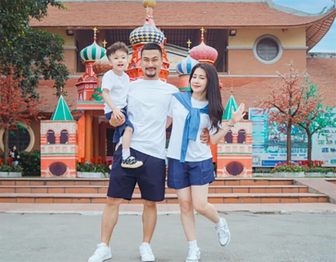 Ngoài đời thường, anh là một người chồng, người cha mẫu mực.