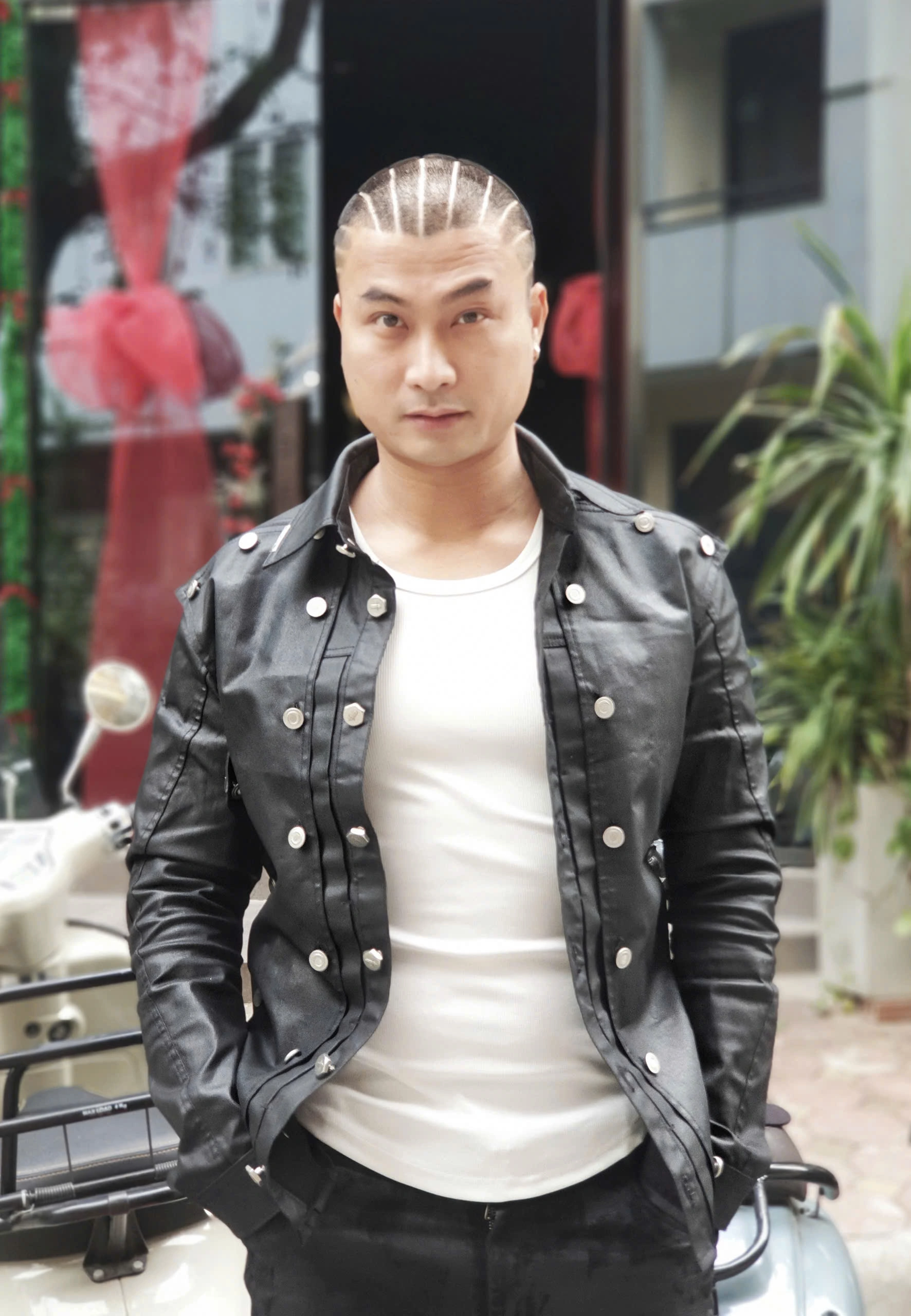 Duy Hưng có tạo hình nhân vật lì lợm trên phim.