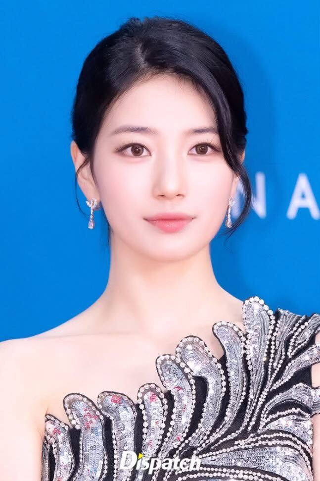 Nữ diễn viên, ca sĩ Suzy.