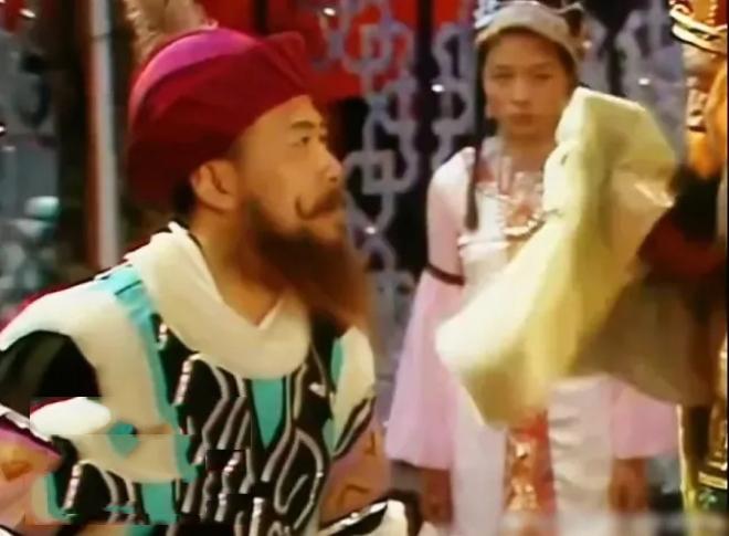 Ở tập phim Quét sạch bảo tháp giải mối oan nghiệt, cảnh Đường Tăng quét bảo tháp Kim Quang, nam nghệ sĩ vào vai võ sĩ Tế Tắc Quốc.