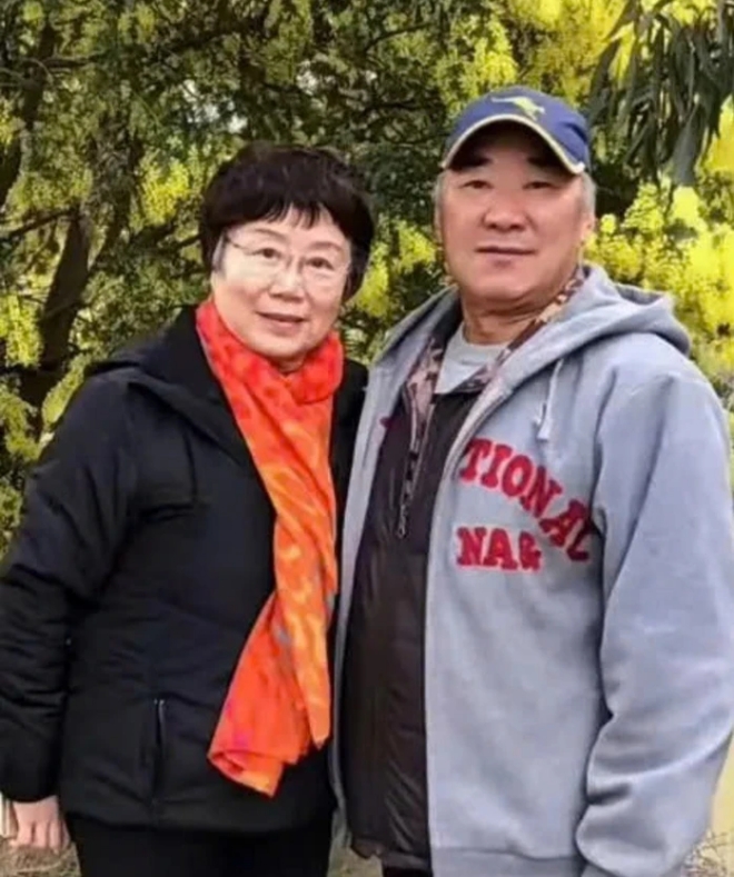 Hình ảnh hiếm hoi của Diệp Dĩ Manh bên bà xã.