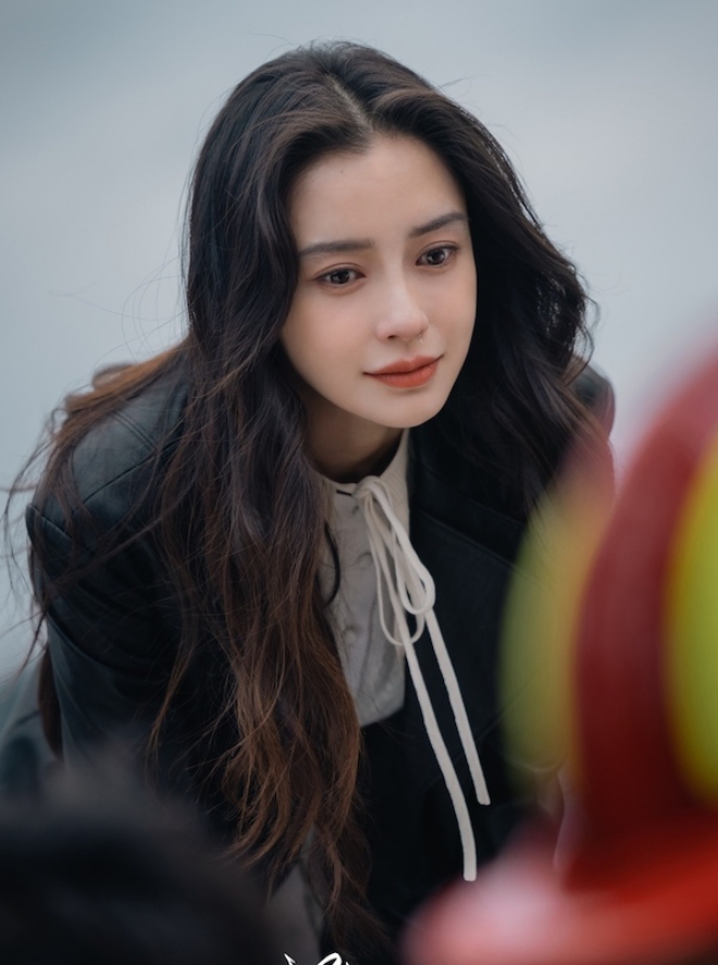 Angelababy nỗ lực hết mình để tái xuất.