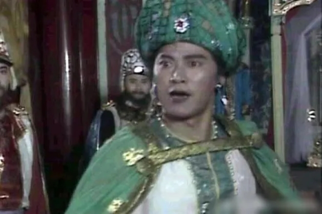 Diệp Dĩ Manh trong tập phim Truyền nghệ Ngọc Hoa Châu, đóng vai Nhị hoàng tử điển trai, bái sư phụ và mong được làm đệ tử Trư Bát Giới.