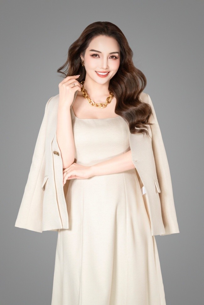 Nữ diễn viên tiết lộ muốn gặp lại khán giả VTV nên đã đồng ý đóng Mặt Trời Lạnh trước khi đọc kịch bản.