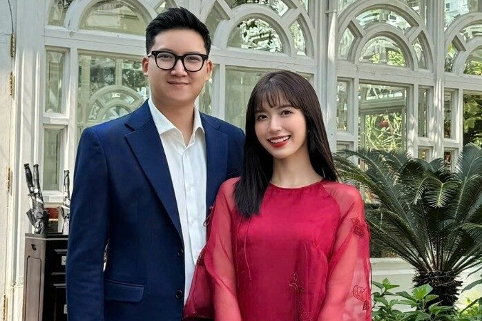 Ngọc Huyền bên cạnh ông xã Duy Minh.