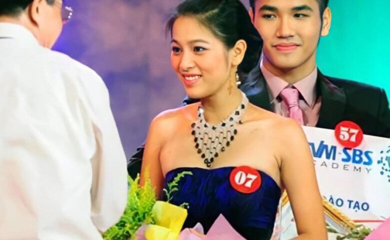 Năm 2009, Nhung Kate đoạt Huy chương vàng hội diễn phong trào Vì môi trường thế giới, Huy chương vàng Hội diễn không chuyên toàn quốc Lực lượng vũ trang nhân dân và giải nhất cuộc thi Vietnam super star Contest. Cũng năm đó, cô từng đoạt giải Nhất cuộc thi Diễn viên Điện ảnh Truyền hình Việt Nam lần thứ nhất thông qua vai diễn trong phim Bà Nội Không Ăn Pizza thuộc thể loại hài – tình cảm.