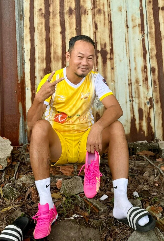 Không ở cùng con trai, Long Đẹp Trai thường dành ngày thứ 7 để chăm sóc con.