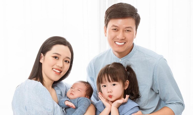 Vợ chồng Quách Ngọc Tuyên hạnh phúc khi bé thứ 2 chào đời năm 2023.