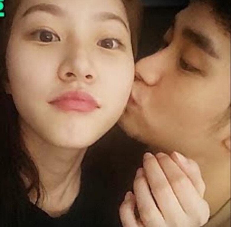 Tờ Money Today cho biết bức ảnh chụp giữa Kim Soo Hyun và Kim Sae Ron là vào năm 2019.
