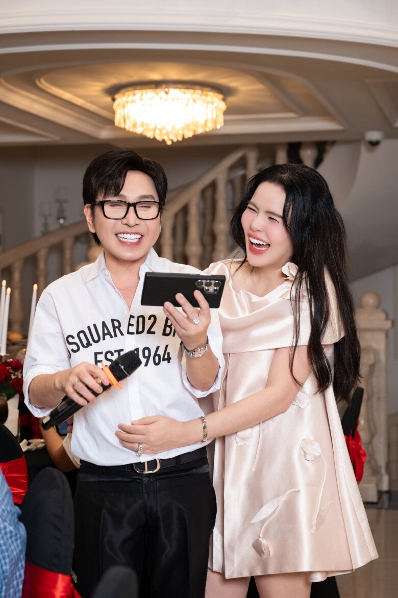 Phương Lê hạnh phúc khi Vũ Luân luôn ở cạnh động viên.