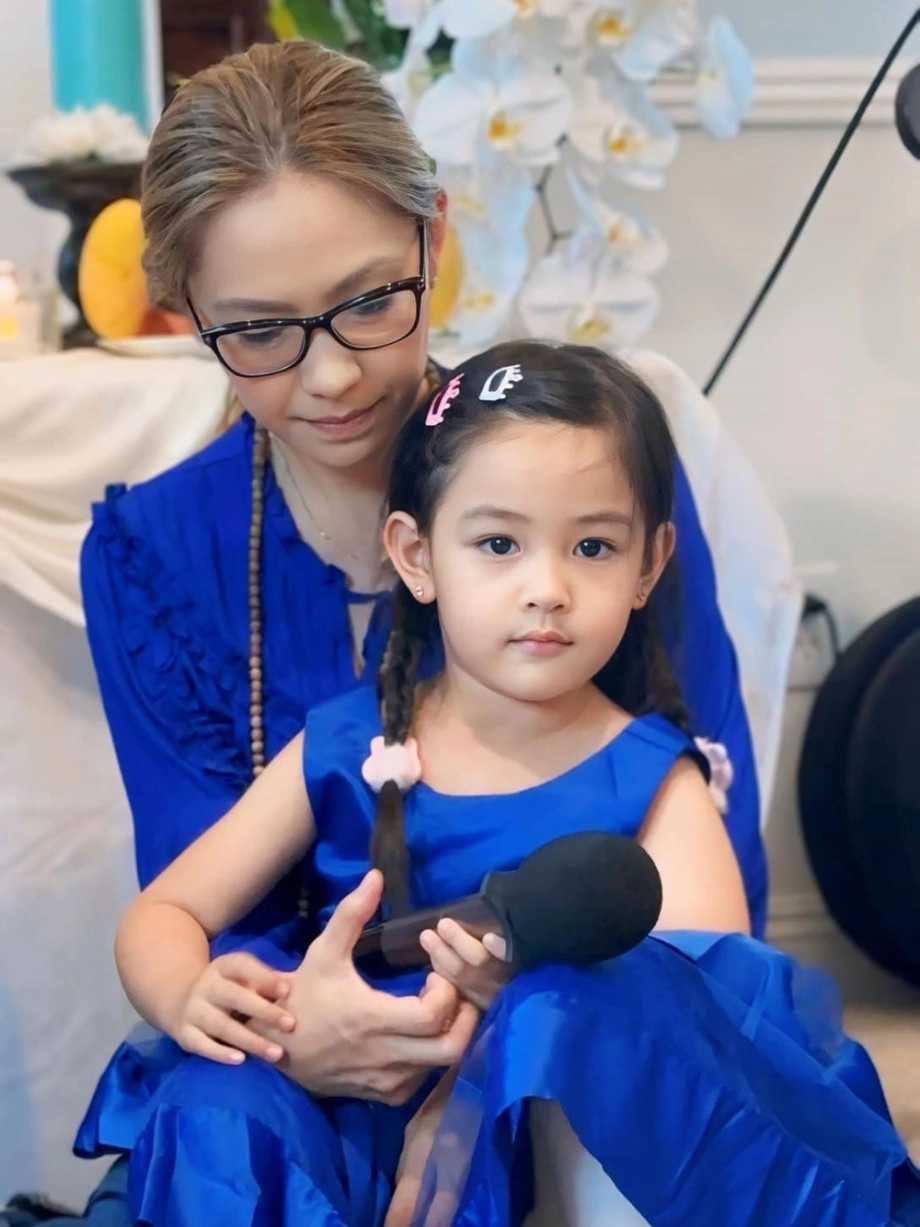 Bình Phương và con gái chuyển sang chỗ ở mới.