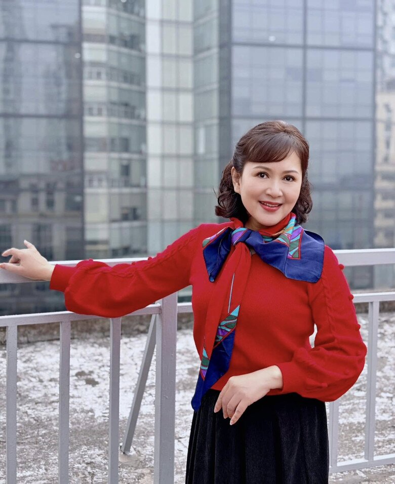 Nhan sắc xinh đẹp của NSND Minh Hòa được khán giả khen ngợi.