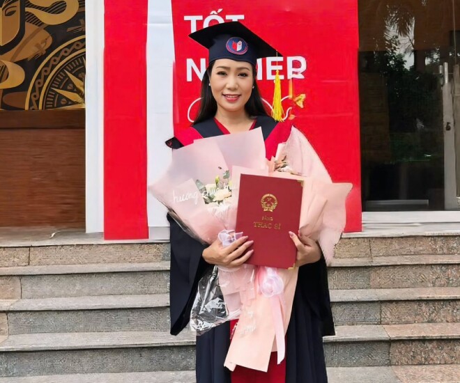 NSND Trịnh Kim Chi tốt nghiệp Thạc sĩ ở tuổi 54.