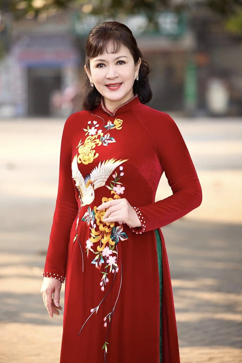 NSND Minh Hòa đi học Thạc sĩ dù đã ngoài 50, muốn trau dồi kiến thức của bản thân.