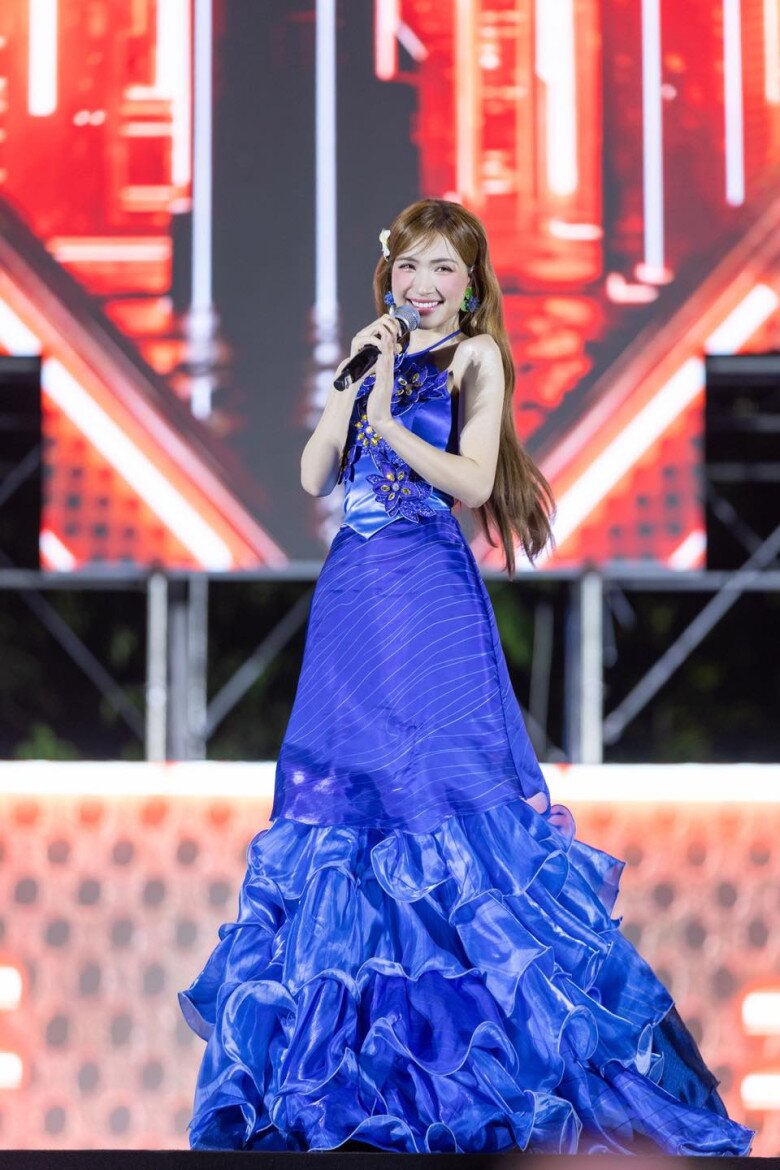 Hòa Minzy là nữ ca sĩ đa tài của làng giải trí Việt.