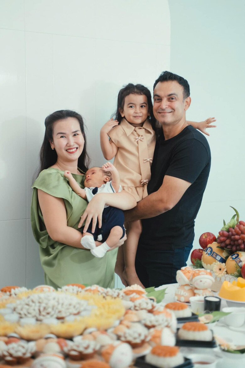 Võ Hạ Trâm có cuộc sống hạnh phúc bên chồng Ấn Độ.