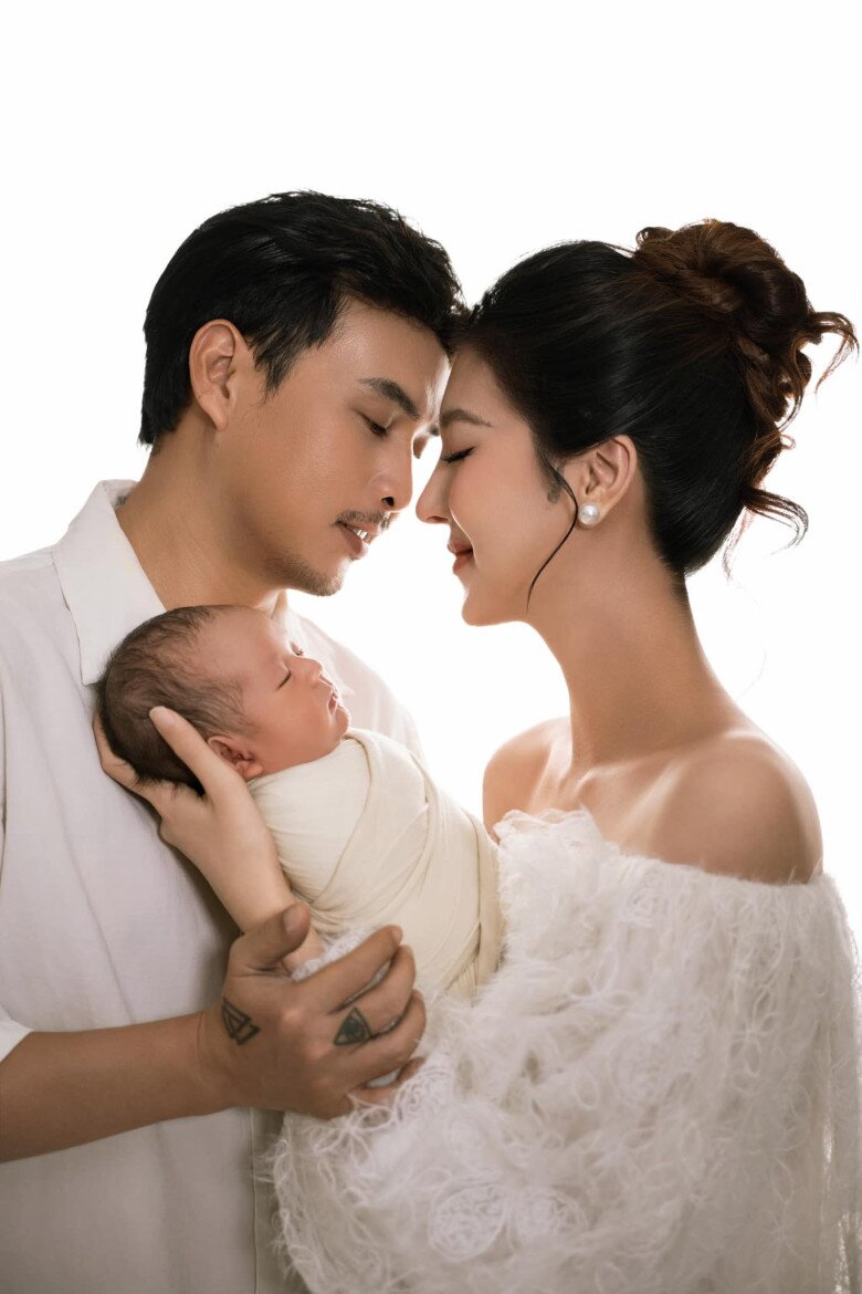 Tuệ Như hạnh phúc vì được chồng và gia đình hỗ trợ chăm sóc con trai.