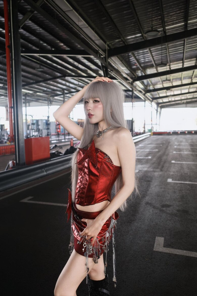 Nữ ca sĩ được nhiều người yêu mến gọi là “bạch nguyệt quang” trong show Em xinh say hi.