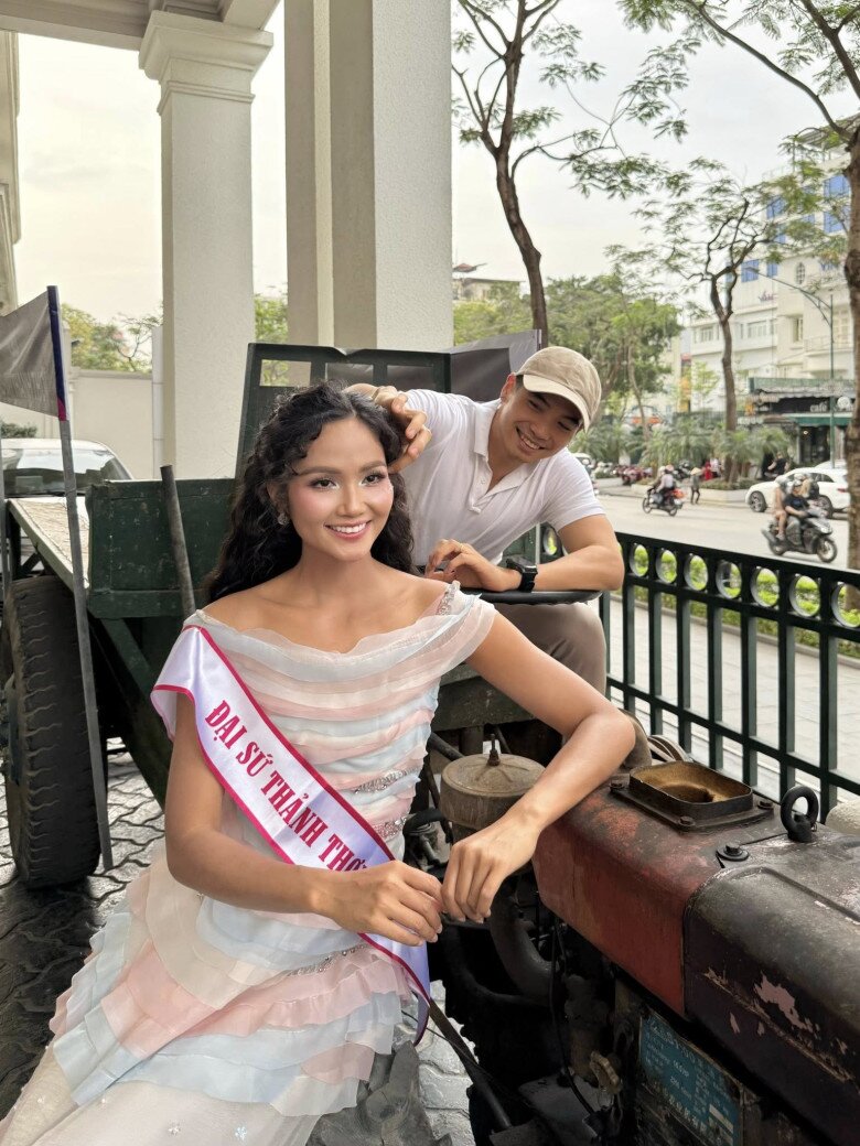 H’Hen Niê được ông xã yêu thương và cưng chiều hết mực.