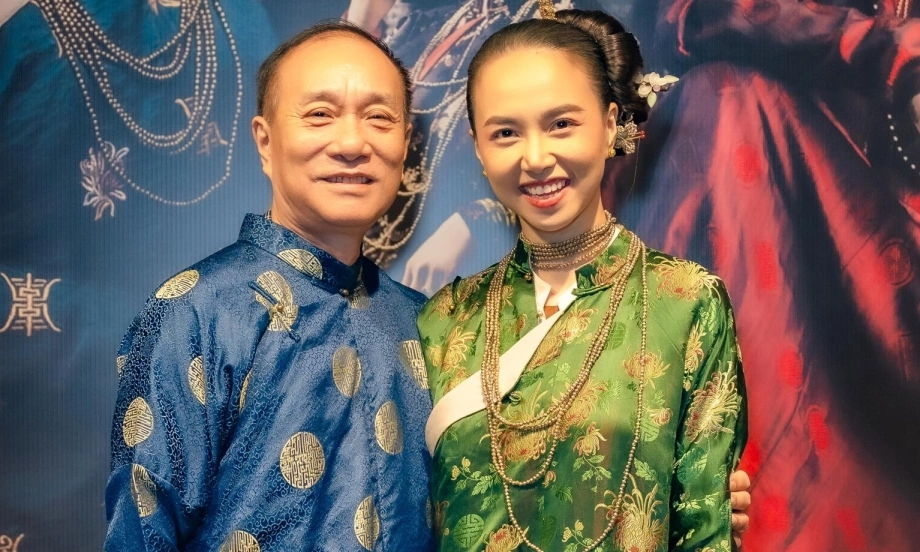 Bố ruột của Đinh Ngọc Diệp là nhà văn nổi tiếng.