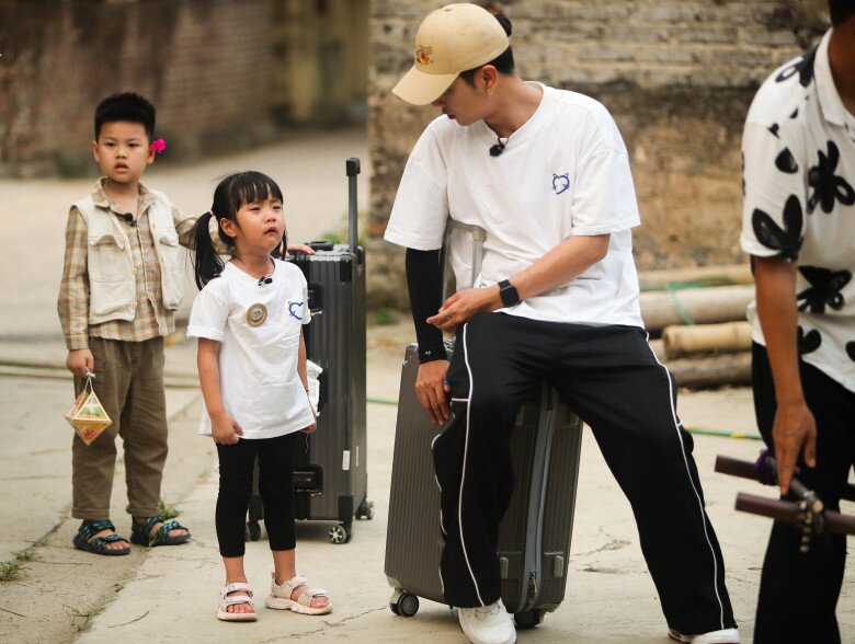 Cách dạy con điềm tĩnh, nhẹ nhàng của Neko Lê nhận được nhiều lời khen ngợi từ khán giả.