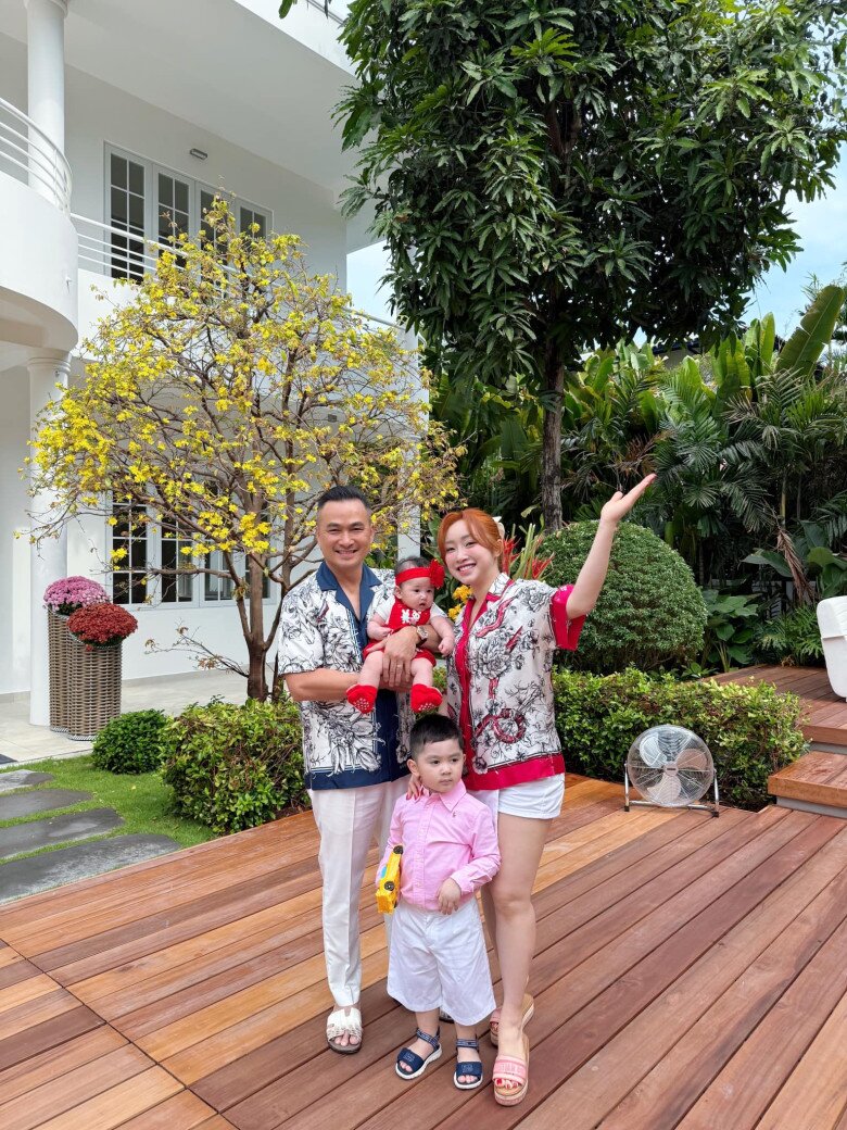 Chi Bảo và Lý Thùy Chang có 2 con chung đáng yêu. 