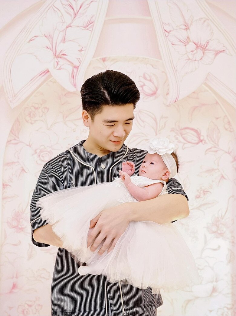Con gái thứ 3 của nam doanh nhân chào đời tại Mỹ hồi tháng 5 vừa qua.